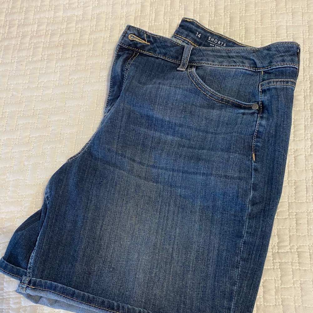 Vera wang denim shorts size 14